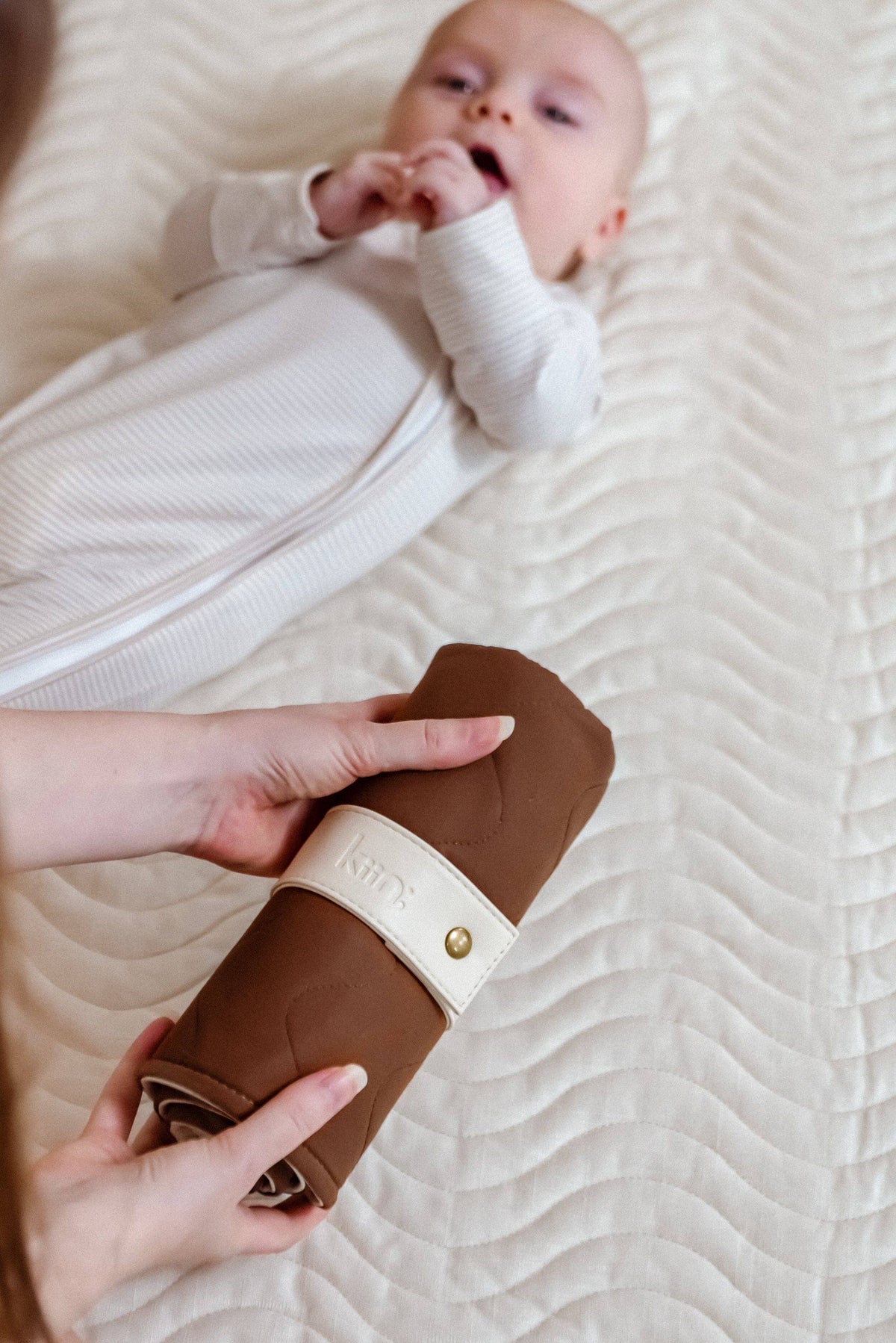 Luxe Travel Change Mat: Chocolate