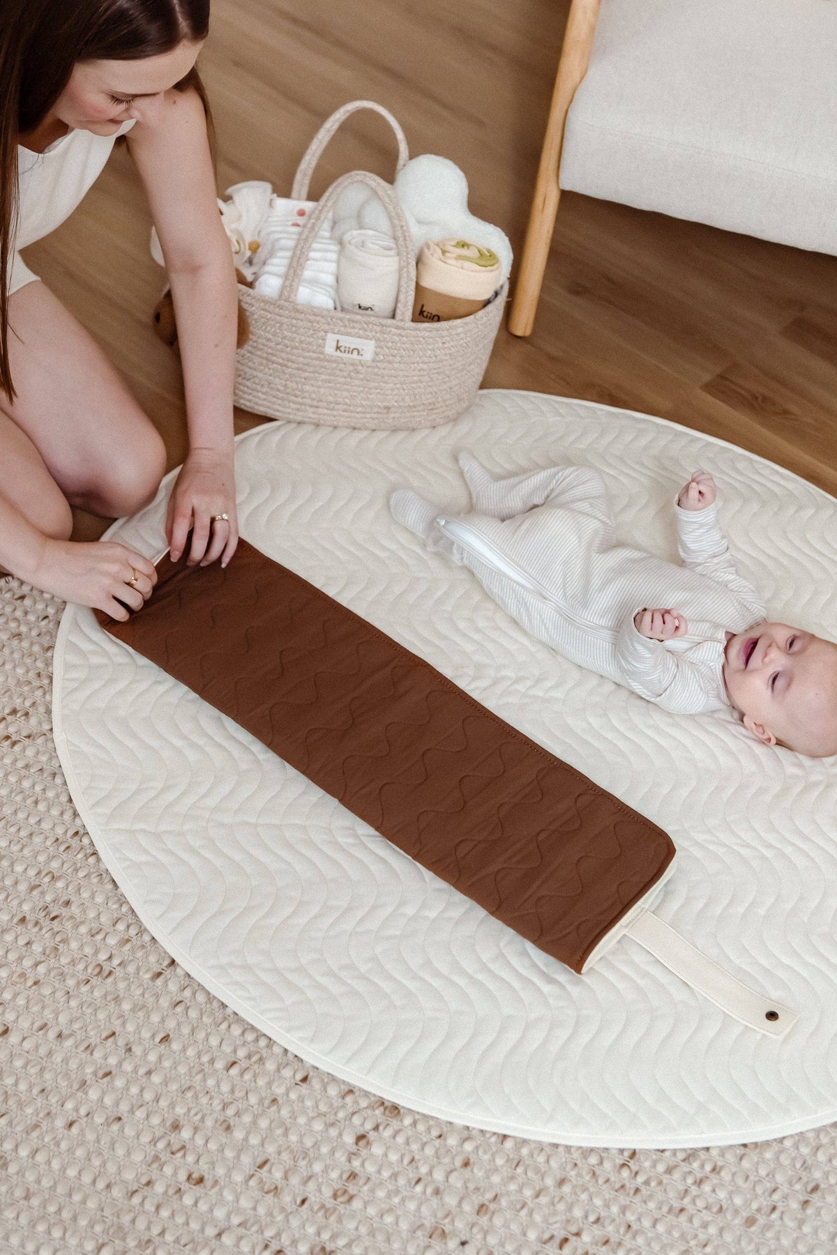 Luxe Travel Change Mat: Chocolate