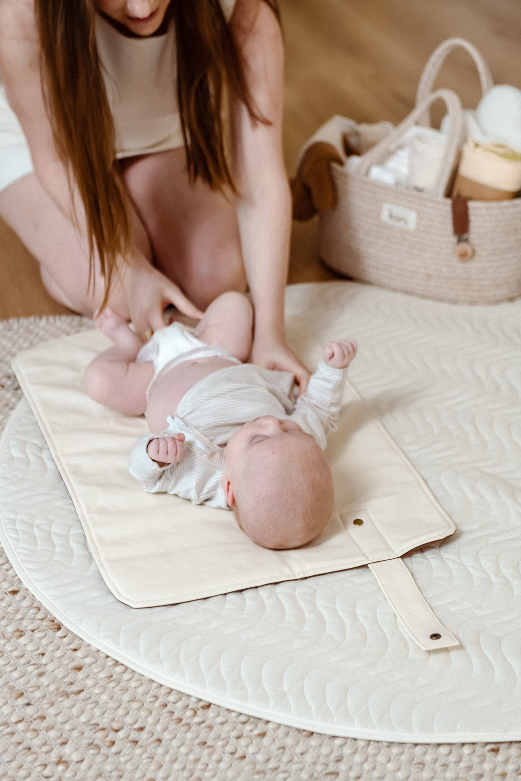 Luxe Travel Change Mat: Chocolate