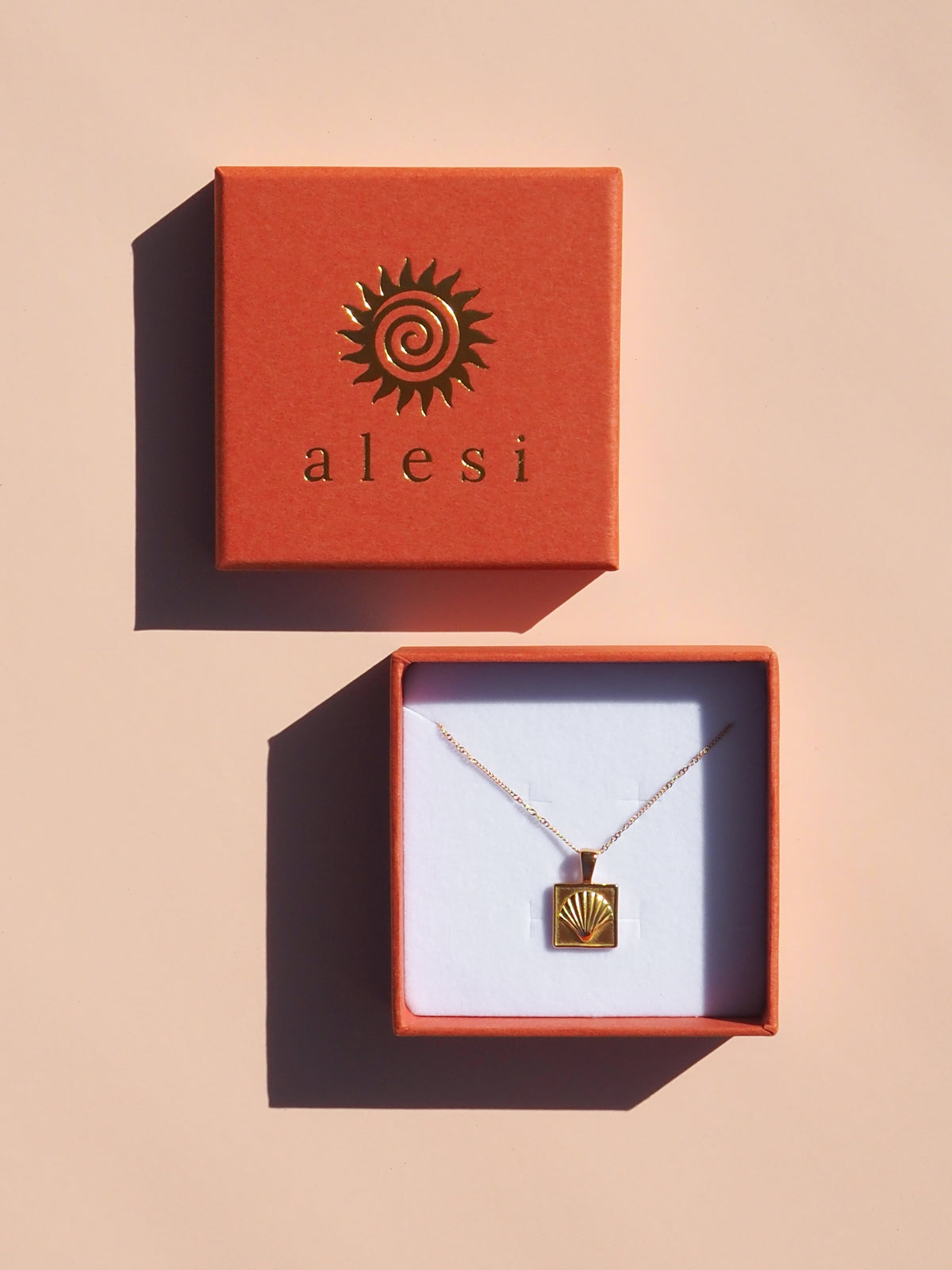 Seashell Scallop Pendant Necklace